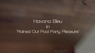 Havana Bleu várja a hatalmas dákót