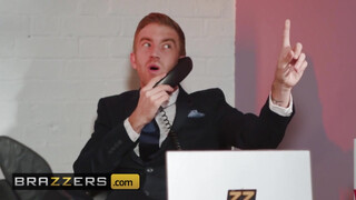 Brazzers - Lucia Love méretes pélót kap az irodában