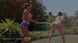 Brazzers - Kissa Sins és Emily Willis osztoznak a dákón