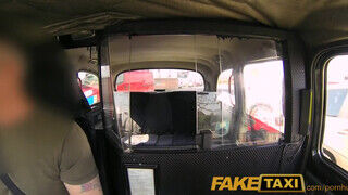 FakeTaxi - Lucy Devine a hatalmas seggű nővérke