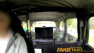 FakeTaxi - Chantelle Fox dug a taxissal