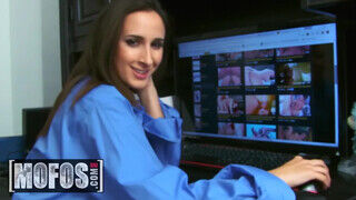MOFOS - Ashley Adams a méretes cickós tini
