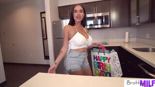 BrattyMILF - Victoria June a szuper izgató mami