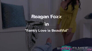 Reagan Foxx a szexelni akaró mostoha anya