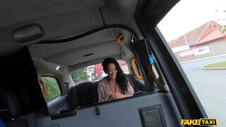 Fake Taxi - Asia Vargas a hátsó ülésen kúr