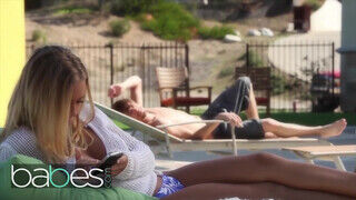 Babes - Nicole Aniston a medencénél kúr