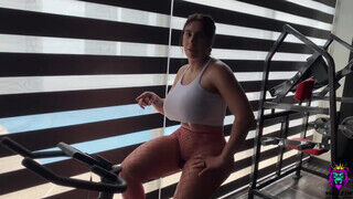 yinyleon - Csöcsös kolumbiai milf análba kefélve