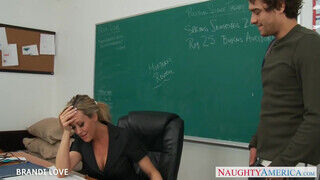 Brandi Love a szopós tanítónéni