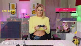 Naughty America - Emma Hix a bombázó gamer csaj