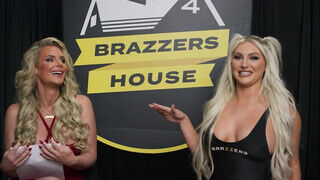 BRAZZERS - Luna Star extrém pózokban kefél