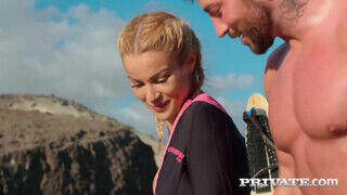 Private com - Cherry Kiss a fullos szörfös kisasszony