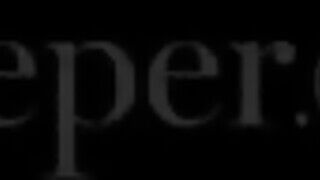Deeper - Queenie a gyönyörű méretes cickós milf