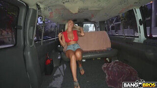 BANGBROS - Elana Bunnz dug a kisbuszban