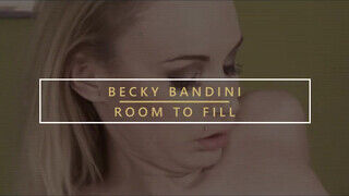Becky Bandini kúrel a fiatalabb hapsival