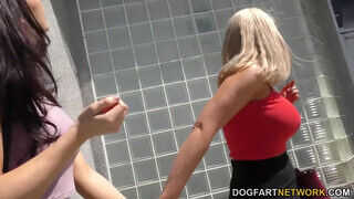 Brooklyn Chase és Chanel Preston popsiba kefélve